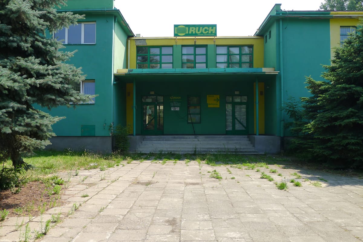 Moving Low Performers Around Is Not Leadership